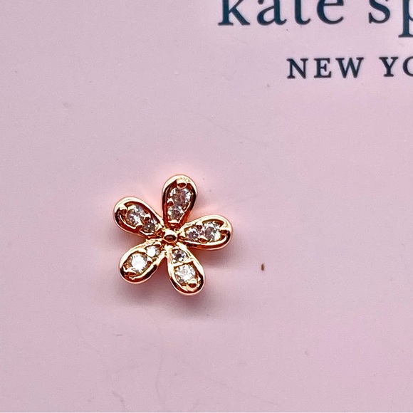 NWT ♠️Kate Spade♠️ Gleaming Gardenia Flower Studs, Rose Gold - Picture 10 of 15